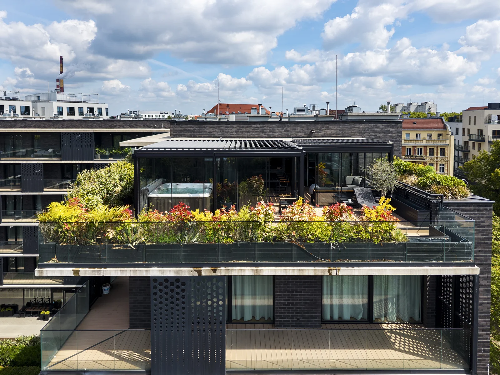 Penthouse z panoramicznym tarasem i widokiem na rzekę